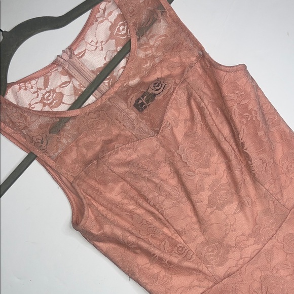 Elegant Lace Midi Dress in Peach - Picture 3 of 11